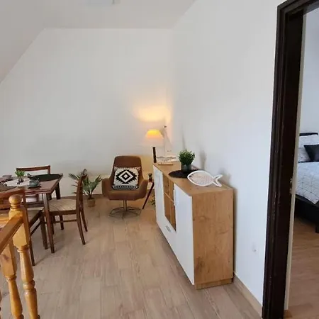 Babi Apartmanhaz Денешдиаш